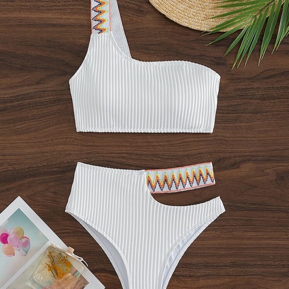 White One-Shoulder Bikini Set - Picture 1 of 2